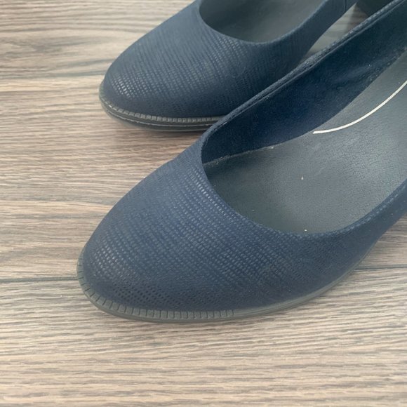 Navy Block Heel - Picture 2 of 5